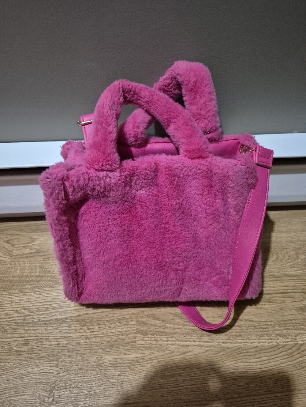 JUICY COUTURE Big Pink Faux Fur Tote - Picture 3 of 3